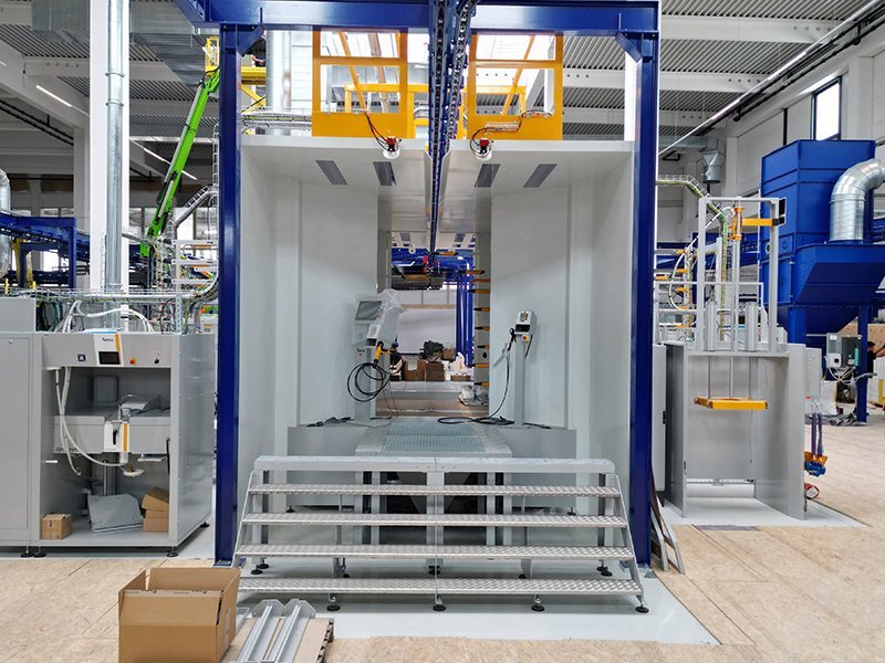 Neubau der neuen Lakierhalle von innen.