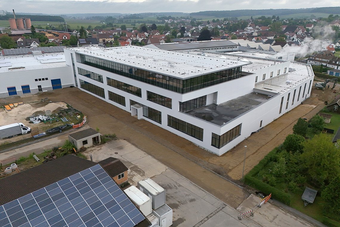 Met de nieuwbouw verdubbelt häwa de oppervlakte van het bedrijfsterrein in Wain.
