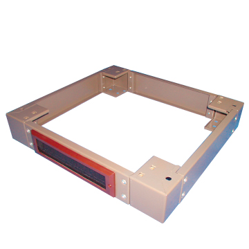 Sokkel 100 mm hoog met borstelstrip voor behuizingen H390, H395 en PC2096